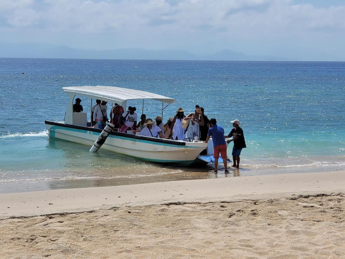 Amp Beach House Toyapakeh Bagian luar foto