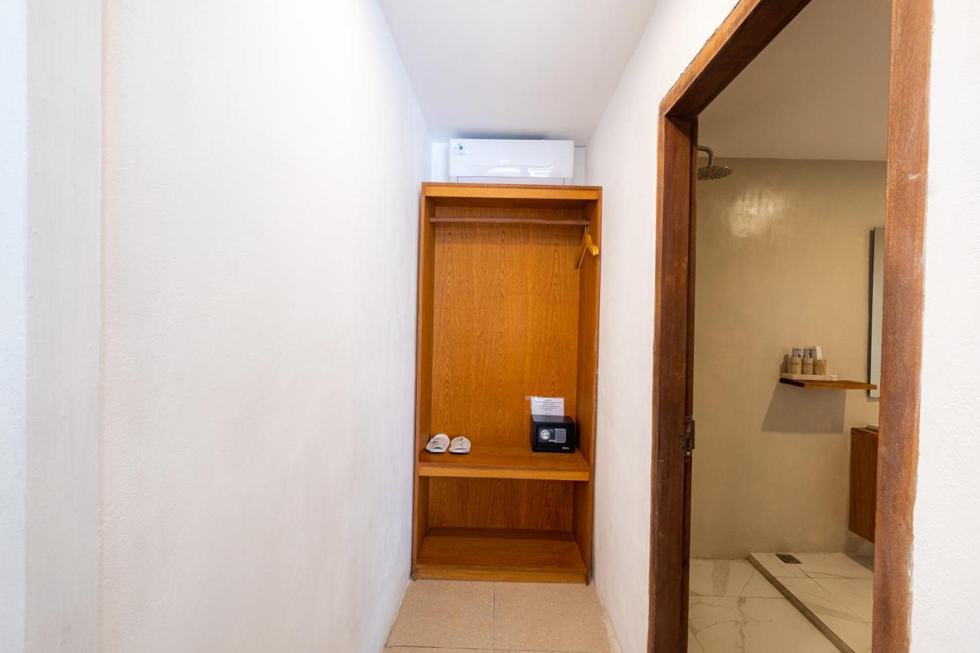 Amp Beach House Toyapakeh Ruang foto