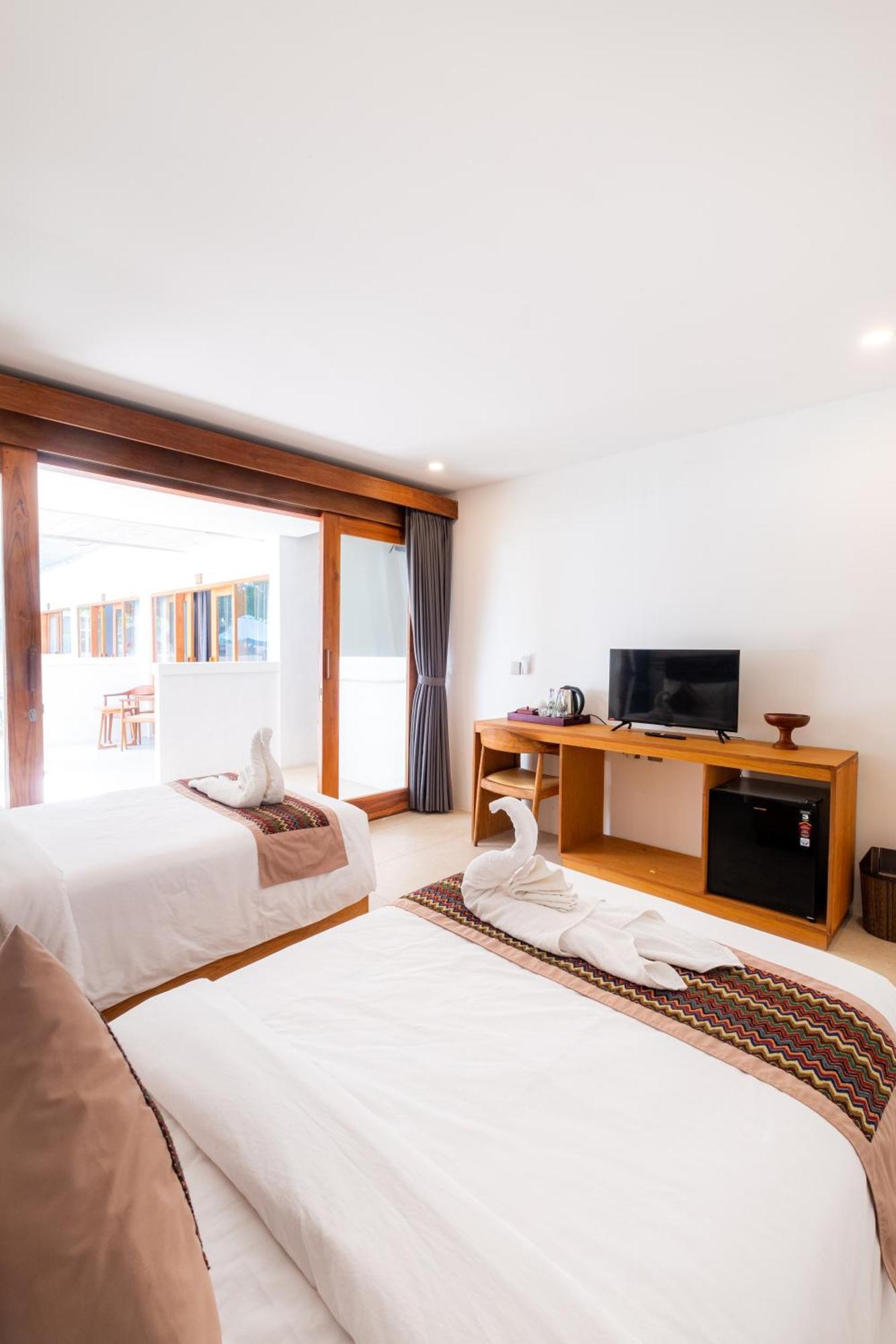 Amp Beach House Toyapakeh Ruang foto